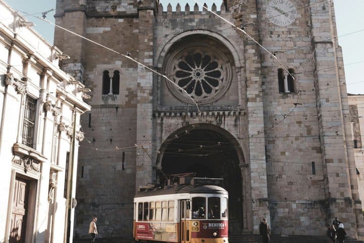 Excursão privada de meio dia em Lisboa: centro histórico, Belém e destaques da cidade