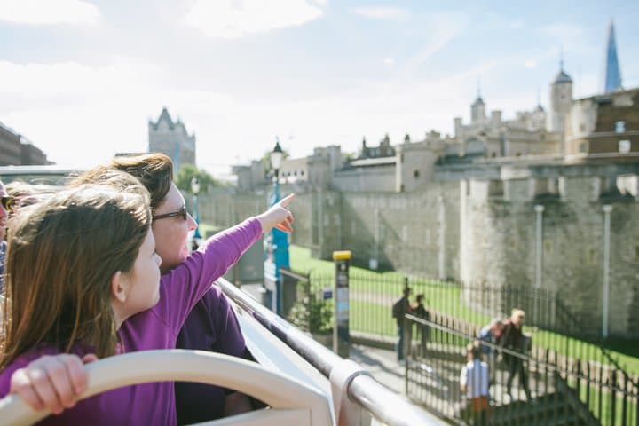 Torre de Londres com London Hop-On Hop-Off Tour e Thames Cruise