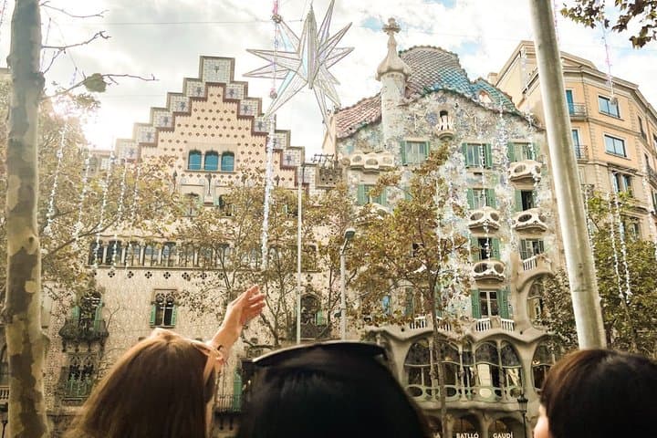 Excursão privada de Casa Batlló e La Pedrera com um Guia Oficial