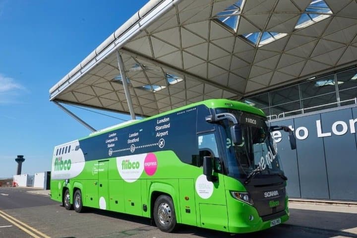 Transferência de ônibus do Aeroporto de Londres Stansted para o centro de Londres