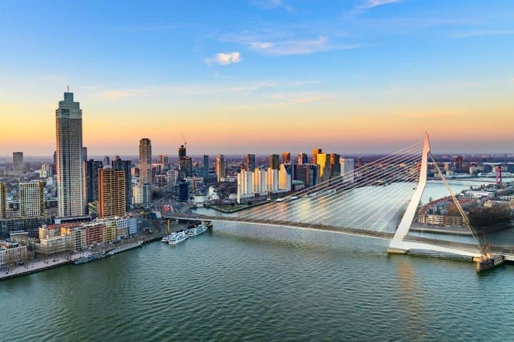 Excursão privada de um dia de Amsterdã a Rotterdam Delft e a Haia.