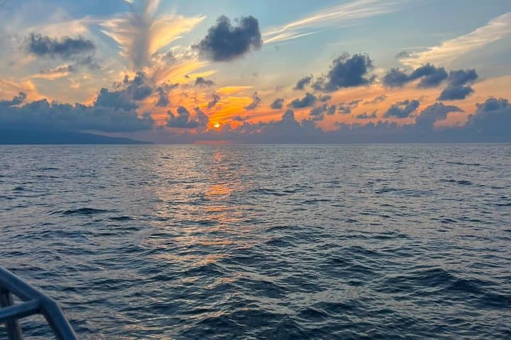 Passeio num barco tradicional dos Açores e pôr do sol