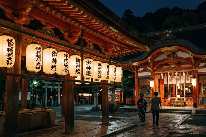 Excursão a pé privada Explore o Santuário Fushimi Inari em Quioto