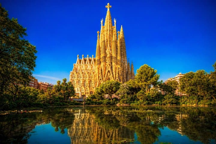 Barcelona : Visita guiada e acesso prioritário à Sagrada Família