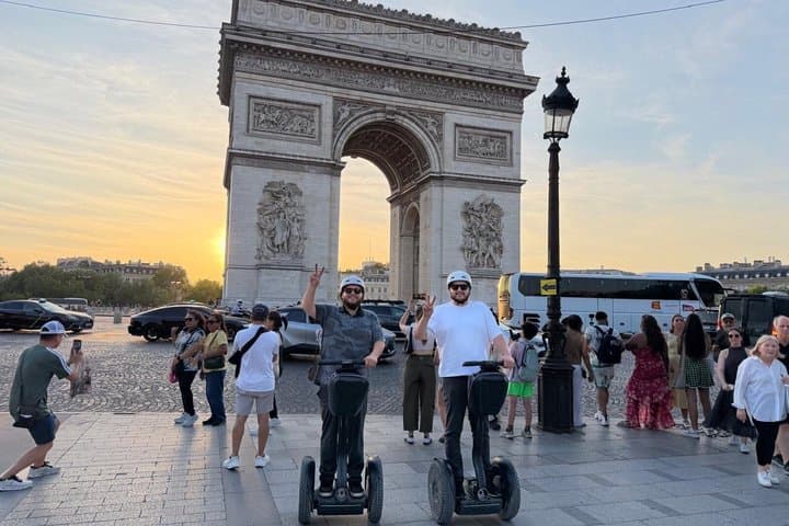 Paris: Segway Night destaca passeio em grupo pequeno